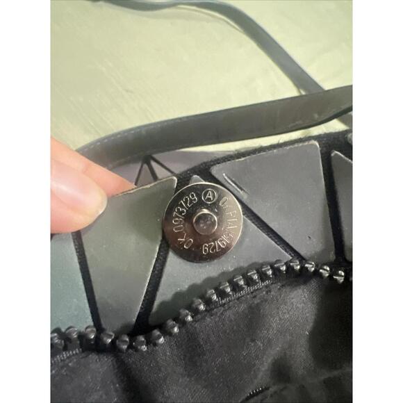 Geometric Luminous Purses and Handbags for Women Holographic Reflective Crossbod - Picture 13 of 15